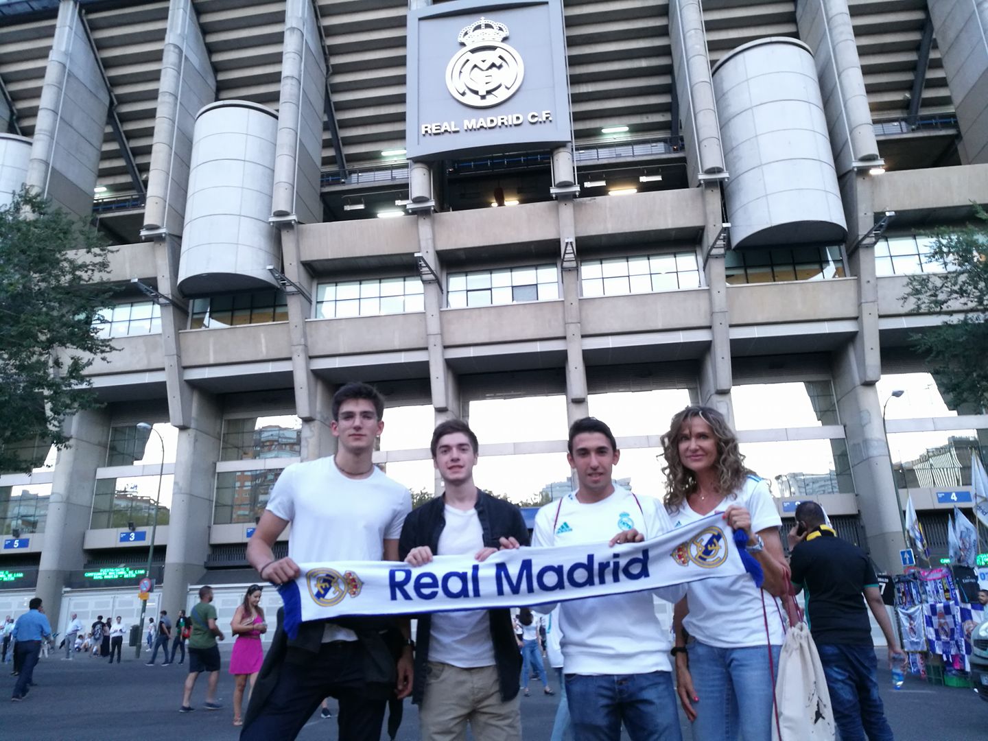2017-09-20 Real-Madrid-Fans-vom-Club-Bernamadridista-sind-heute-dabei